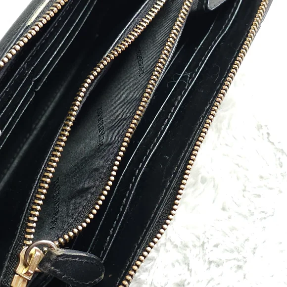 **Authentic**Burberry Haymarket Gladstone wallet  - Good Condition - Picture 10 of 10